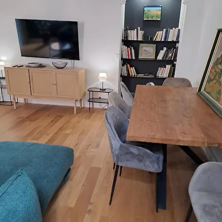 Hyper Centre Apartment